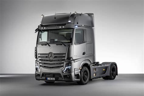 Nfz Messe Actros F Und Edition 2 Mercedes Benz Trucks Bringt Zwei