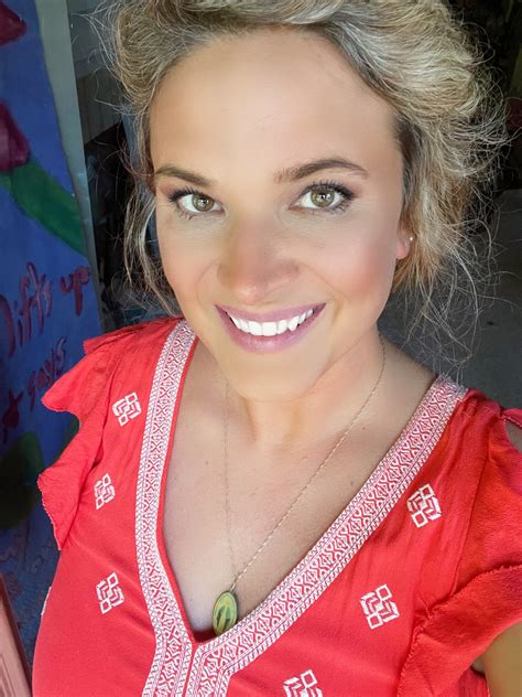 Kristen Scott [profiles] • Instagram Twitter Tiktok Foller