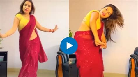 Bhabhi Dance Video Woman Tempting Dance Moves On Mera Yaar Dildaar