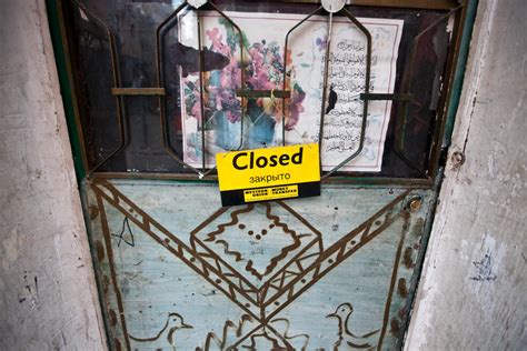What is closed in Istanbul on Sunday? 2