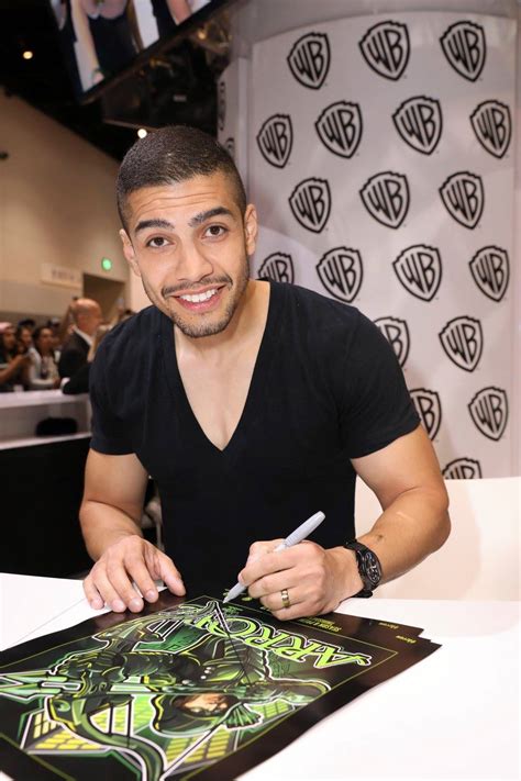 Comic Con 2017 Photos From The Arrow Cast Signing Greenarrowtv