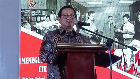 Happy fahri hamzah dan fadli zon main ayunan usai terima bintang jasa jokowi. Pramono Anung Rindukan Sosok Fadli Zon dan Fahri Hamzah