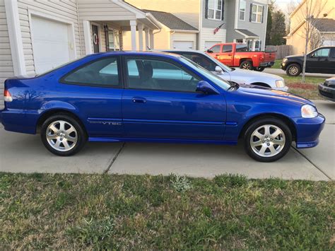This Pristine 1999 Honda Civic Si Just Sold for the Price of a New One