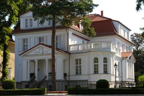 Der neubau oder umbau eines hauses ist ein komplexes unterfangen. GATE BERLIN - Grunewald and Berlin villa areas