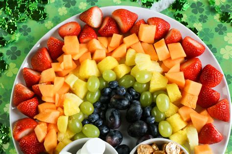 How To Make A Tasty Rainbow Fruit Platter