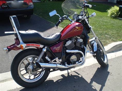 It´s got all the bells and whistles of bigger bikes and the this combination makes it relatively easy to find used bikes in good shape. Honda Shadow 500 | Honda shadow, Honda, Street bikes