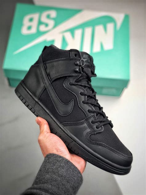 Nike sb not only improve the mechanics of the body while running but also have a good aesthetic. NIKE SB ZOOM DUNK HI PRO BOTA 923110-001 in 2020 ...