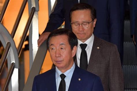 열광 작가 오늘만 사는 형제 총편수 총 42화 불법 파이트 클럽의 선수였던, 최문혁. 김성태 "이재명 수사 성의 없으면 국회가 수단 강구"-국민일보