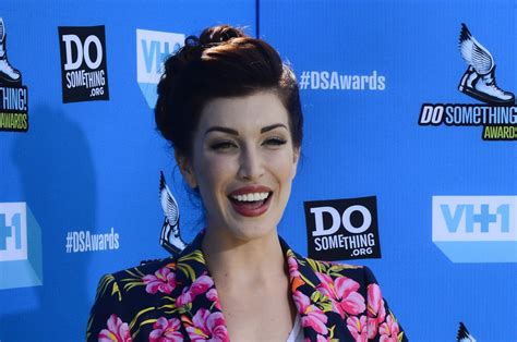 Youtube Star Mental Health Podcaster Stevie Ryan Dead From Suicide