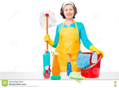 Belle Femme Au Foyer Avec Des Outils Pour Le Nettoyage De Maison Image Stock Image Du Ménage