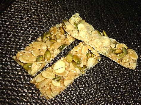 Rawmio, almond crunch, chocolate almond spread with crunchy almonds and cacao. With Love: Resepi Crunchy Caramel Almond/Caramel Nut's ...