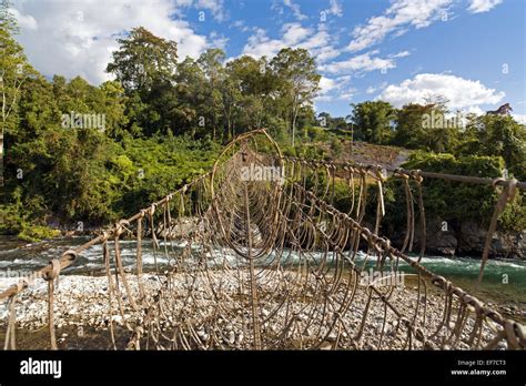 1000ft 300m Long Suspension Bridge Over The Siang Rive Stock Photo