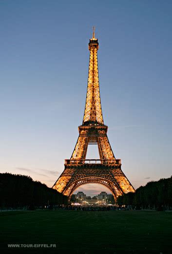 اليكم رابط تحميل مجموعة خلفيات برج ايفل بباريس _فرنسا_جميلة جدا جدا. Eiffel Tower - برج ايفل - منتديات عبير