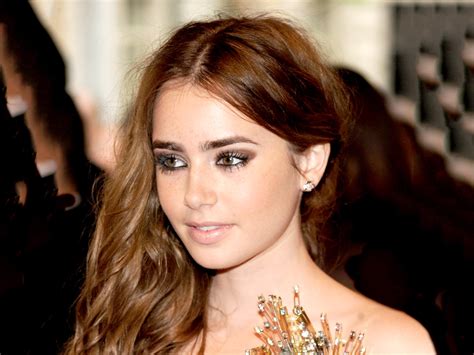 Lily Collins Net Worth Bio Wiki Facts Which You Must To Know
