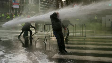 Tear Gas And Water Cannon Hit Belgian Protesters Inspired By Frances