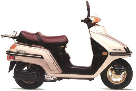 The roadrunner 250cc touring scooter has a water cooled engine capable of freeway touring at 75 mph. Honda helix 250cc ,Piaggio hexagon GTS/ GT-250cc, CF 250cc