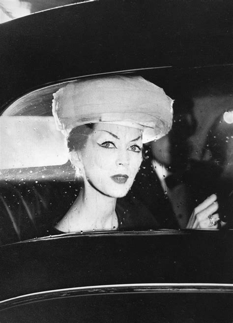 Dovima In Hat By Balenciaga Photo By Avedon Paris August 1955