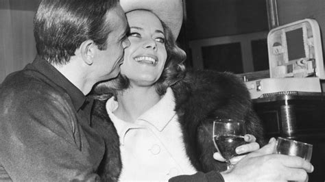 Honor Blackman Who Played Bond’s Pussy Galore Dies At 94 Wgn Tv