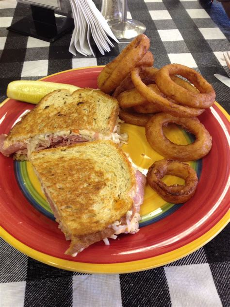 There are 2 major airports that we recommend for commercial flights into tyler. Skyline Cafe - Tyler, TX ⭐️⭐️⭐️⭐️⭐️ Great food in a ...