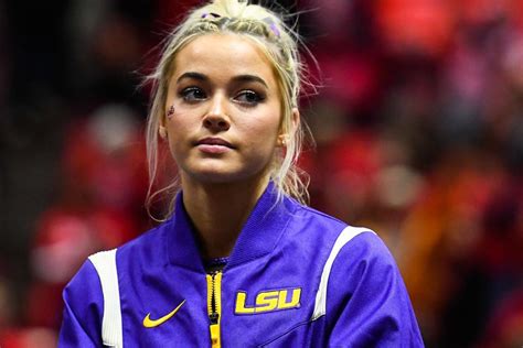 Lsu Gymnast Olivia Dunne Asks Fans To Be Respectful After They Crowded Outside The Stadium