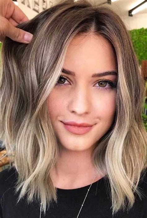The final look results in natural bangs framing both sides of your face. Elongated bob : le carré qui sera partout en 2021 ...
