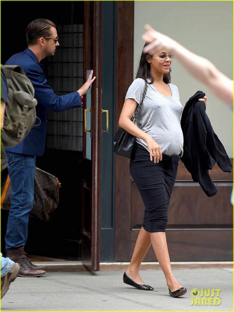 Pregnant Zoe Saldana Leaves New York After Quick Nyfw Trip Photo
