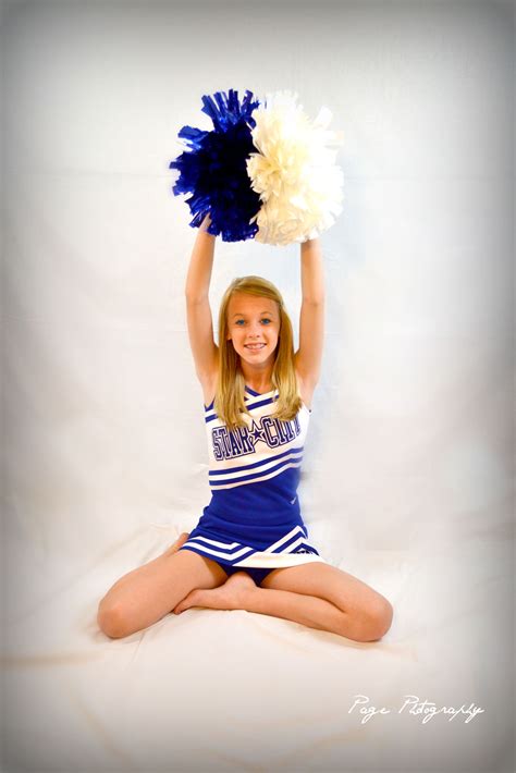 Pin By Shelby Russell On My Style Cheerleading Pictures Cheerleading Photos Cheer Picture Poses