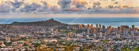 Vista Panorámica De Waikiki Y Diamond Head Desde El Mirador Tantalus En