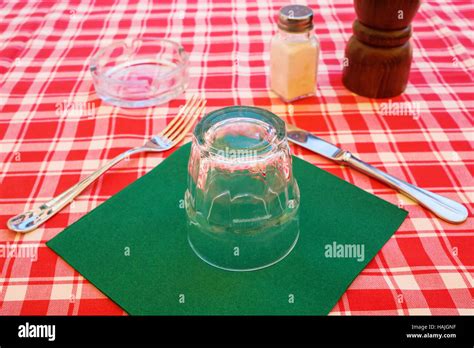 Italian table setting hi-res stock photography and images - Alamy