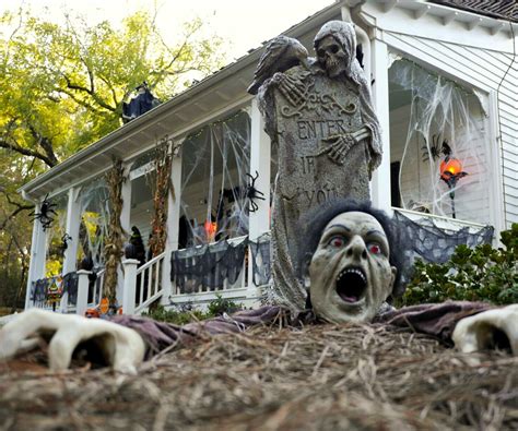DIY Halloween decor to make your house the spookiest on the street