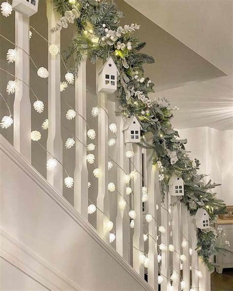40 Beautiful Staircase Decorations For Christmas