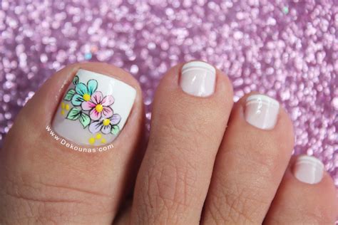 Diseño de uñas para pies flor y rosas con francés ¡muy fácil! Flores En Unas De Pies - Flores de Papel