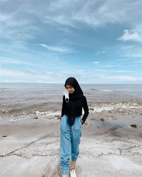 10 referensi outfit hijab ke pantai ala selebgram indonesia