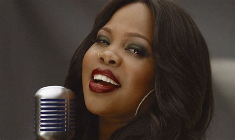 Glees Amber Riley Makes Her Stage Debut For Dreamgirls In The West End Daily Mail Online