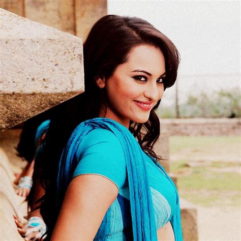 Sonakshisinha In Rowdy Rathore Indian Actress Photos Beautiful Indian Actress Bollywood Actress