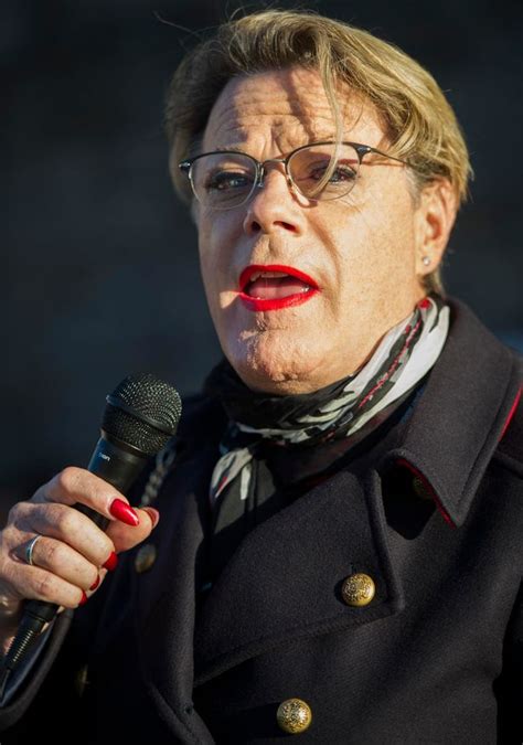 Eddie Izzard Wins Praise For Asserting Use Of She And Her Pronouns Irish Mirror Online