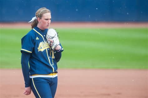 Michigan Softball Extends Win Streak To Games With Win Over Iowa