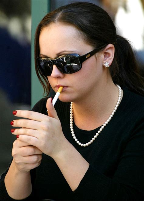 Beautiful Girls Female Celebrity Smoking Pictures