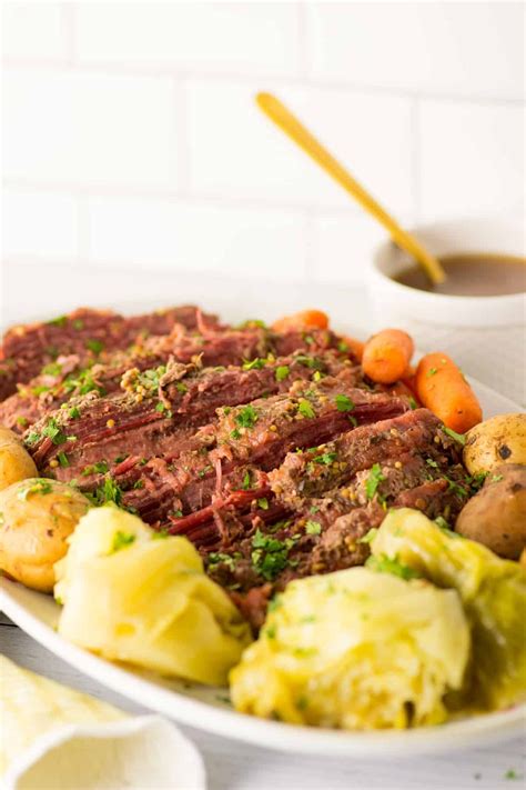Open seasoning packet and sprinkle evenly over the top. Corned Beef And Cabbage Instant Pot Beer : Lexi's Clean ...