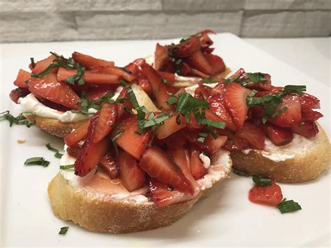 balsamic strawberries and goat cheese crostini recipes by jenn