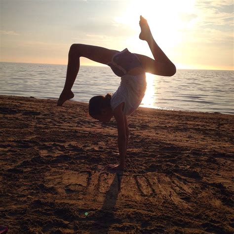 Double Stag Handstand Says Acro In The Sand Turnen