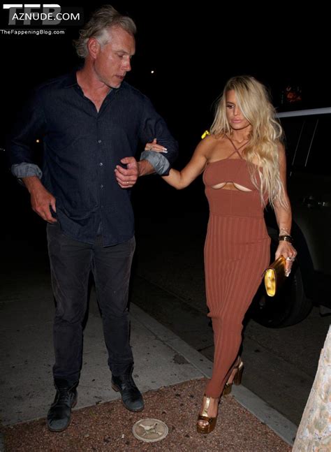 Jessica Simpson Sexy Seen Showing Off Her Underboob At Delilah In West