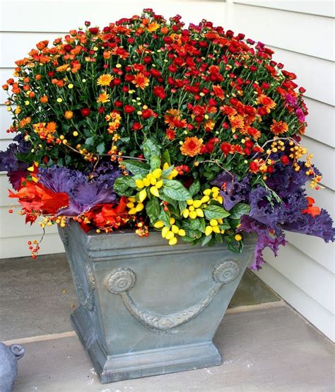 88 Amazing Fall Container Gardening Ideas 54