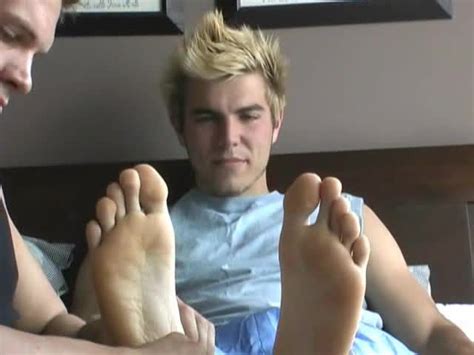 Stud Feet Alex Gives Jonus A Sensual Massage