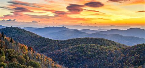 The blue ridge mountains are a physiographic province of the larger appalachian mountains range. Explore North Carolina's Blue Ridge Mountain Area | Hertz