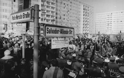 Die straße trägt ihren namen seit 1973. Salvador-Allende-Strasse, Berlin 1970's | Ddr, Berlin ...