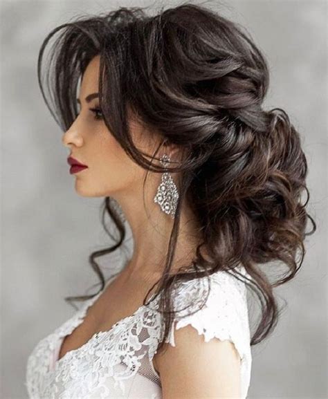 Hair has to be appropriate on the wedding day. 20 Ideas of Long Hairstyle For Wedding
