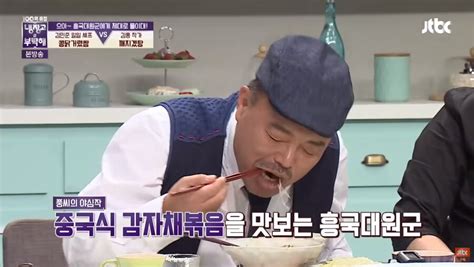 6일 tv조선이 공개한 김씨 차량 블랙박스 영상을. 김풍의 요리를 먹어보는 김흥국 | 유머 게시판 | 루리웹