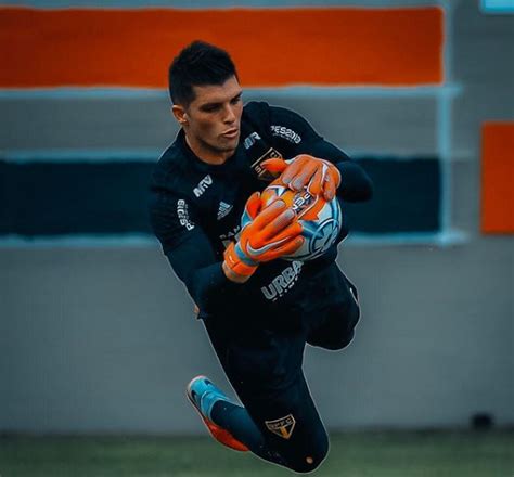 Tiago volpi şu anda bir takımda oynuyor sao paulo fc sp. Tiago Volpi vê São Paulo à frente dos rivais e quer time ...
