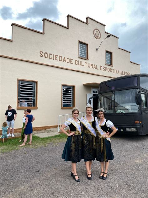 Prefeita De Hort Ncio E Soberanas Na Festa Dos S Cios Do Arroio Bonito